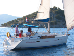 Bareboat yacht charter Oceanis 331